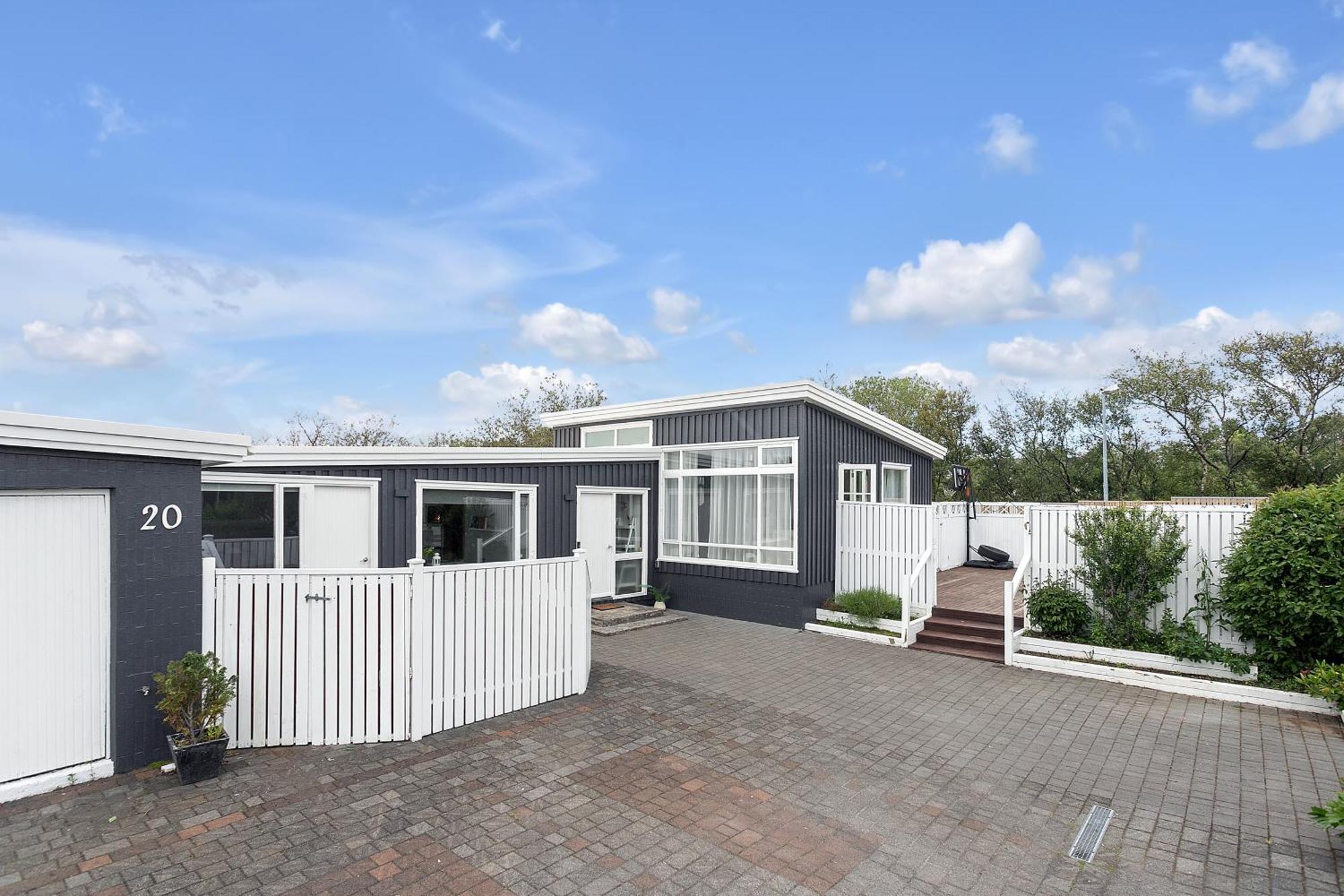 House - Villa With Garden And Hot Tub, 2 Min From Reykjavik Garthabaer Dış mekan fotoğraf